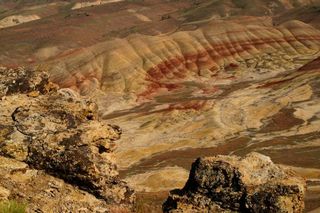 natlparks-painted+hills-111011-02