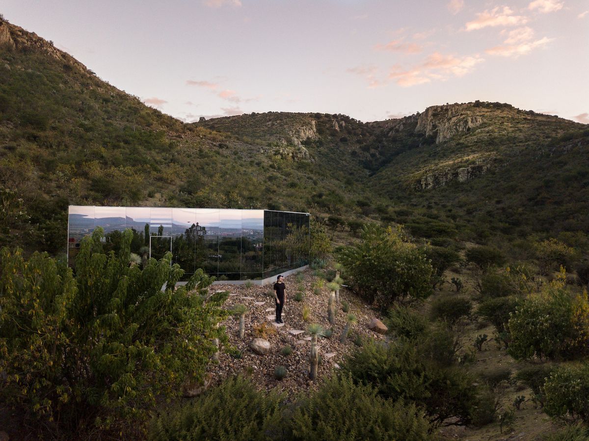 À l’intérieur d’une maison en miroir sur un volcan éteint au Mexique