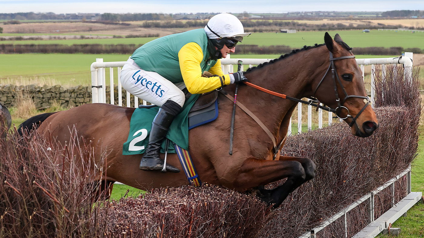 DREAM OVER and Nick Orpwood (100th winner) win the Hunt Members at West Percy Hunt Point-To-Point , Alnwick 9/1/22 GROSSICK PHOTOGRAPHY The Steadings Rockhallhead Collin DG1 4JW 07710461723 www.grossick.co.uk JOHN GROSSICK