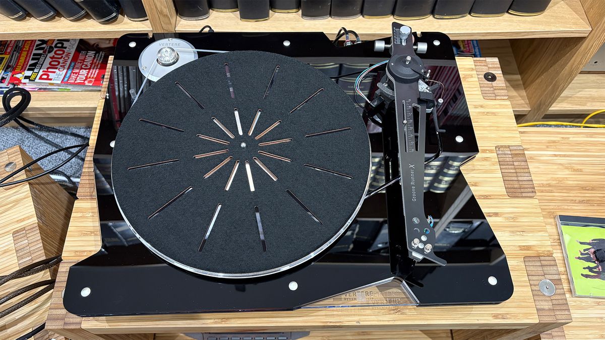 Vertere DG-X turntable