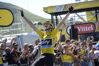 Froome celebrates after the ride that essentially won this year's the Tour de France (Sunada)