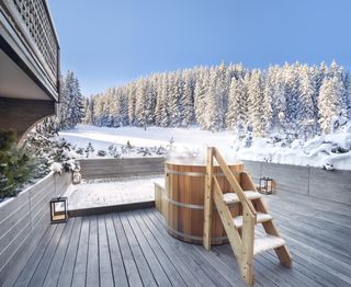 Le Melezin, France - Chambre Ski Piste with Hot Tub