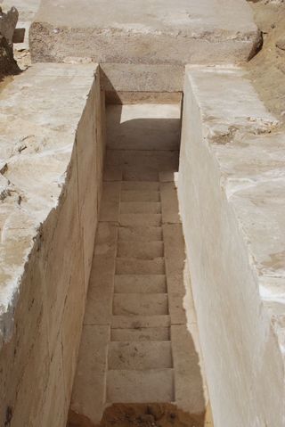 Within the remains of the pyramid, archaeologists found a corridor with steps.