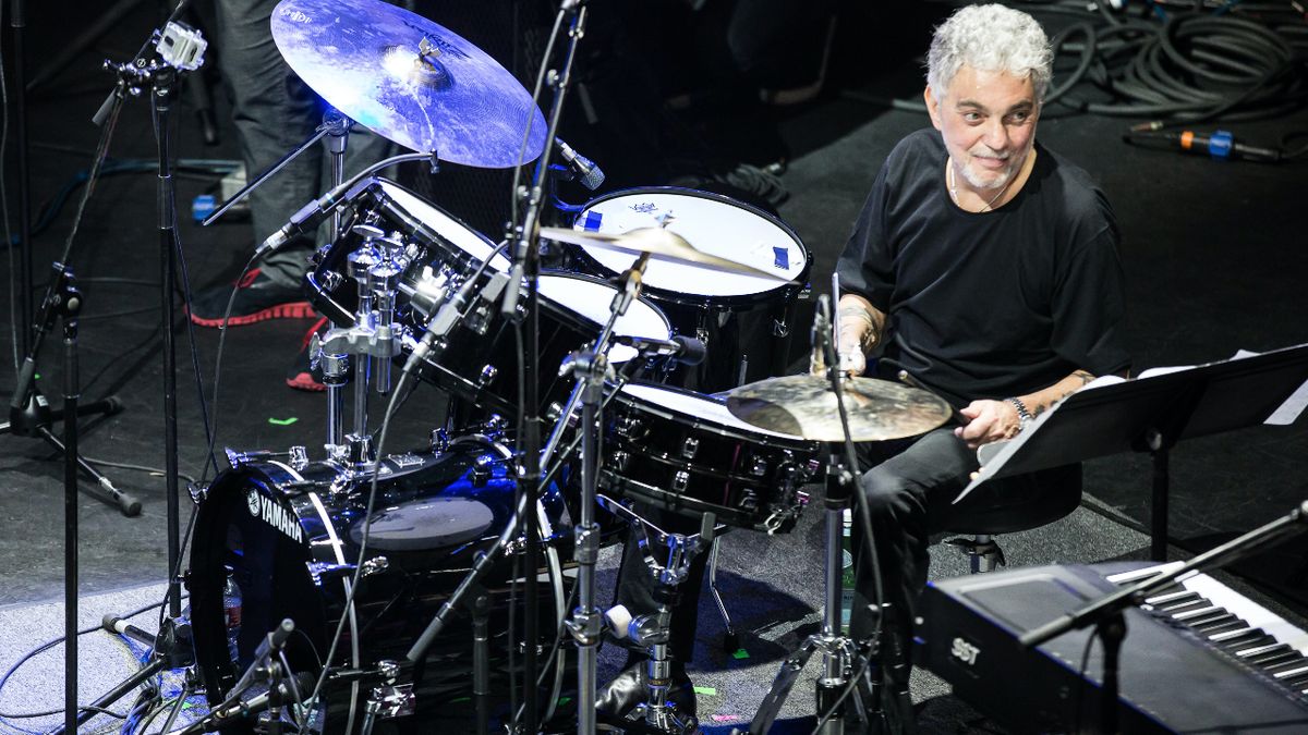 Steve Gadd on his drum intro to Paul Simon’s 50 Ways to Leave Your Lover: “It was a lucky day for me”