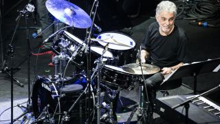 Steve Gadd playing live at Guitar Centre Drum-Off