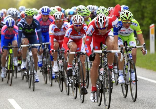 Katusha lead the peloton