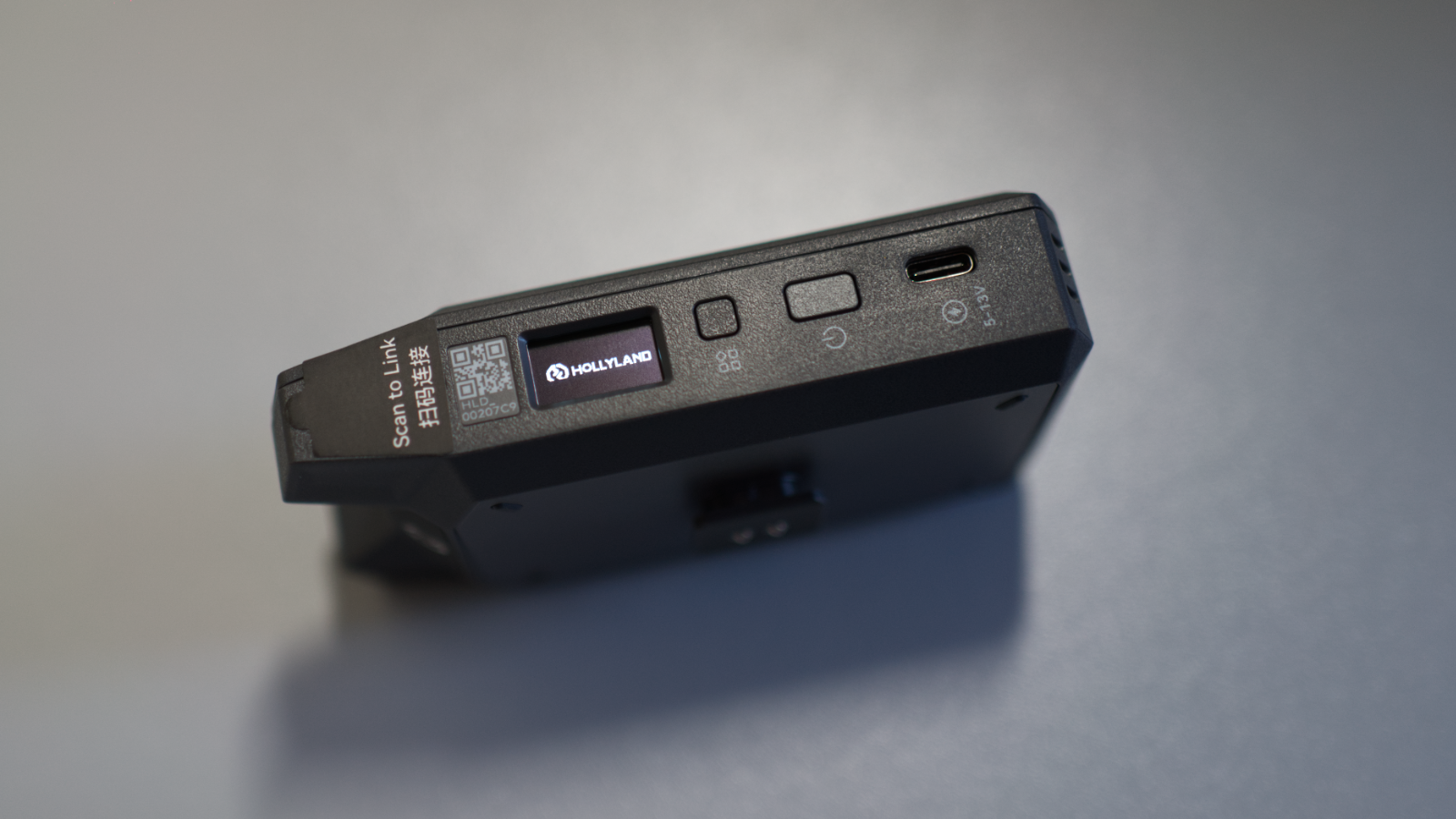 A Hollyland Vcore wireless video transmission system