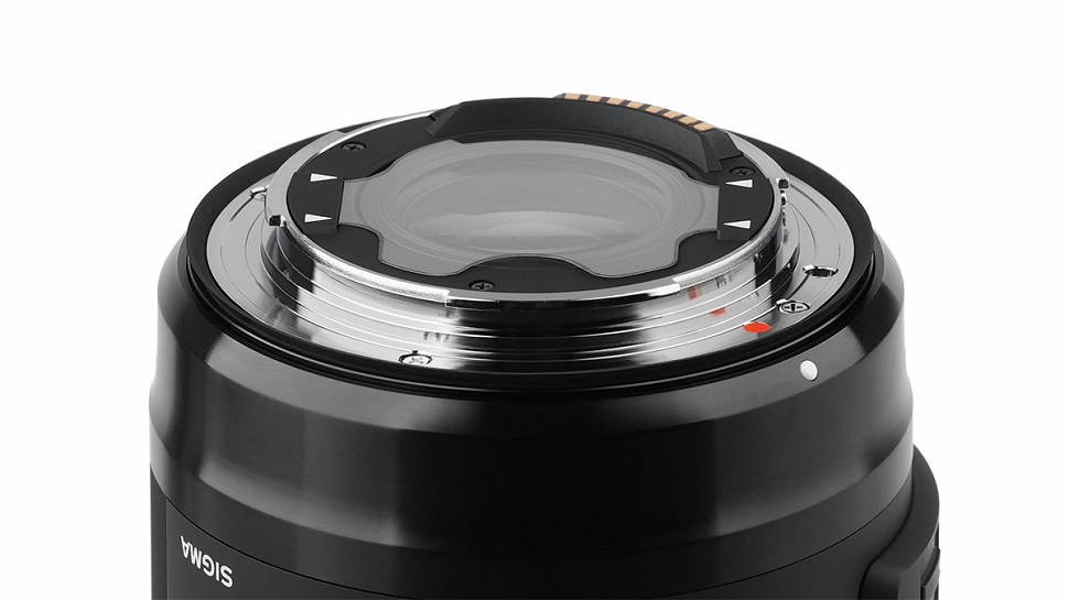Sigma's FHR-11 rear filter holder now works with the Canon-mount 
