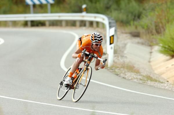 Gorka Verdugo (Euskaltel-Euskadi) attempts to slip clear.