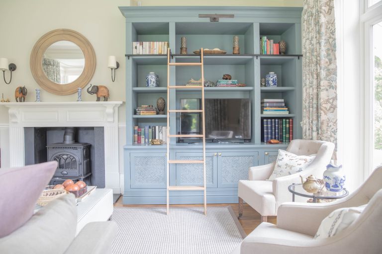 How to commission bespoke joinery – living room with custom TV and book shelving