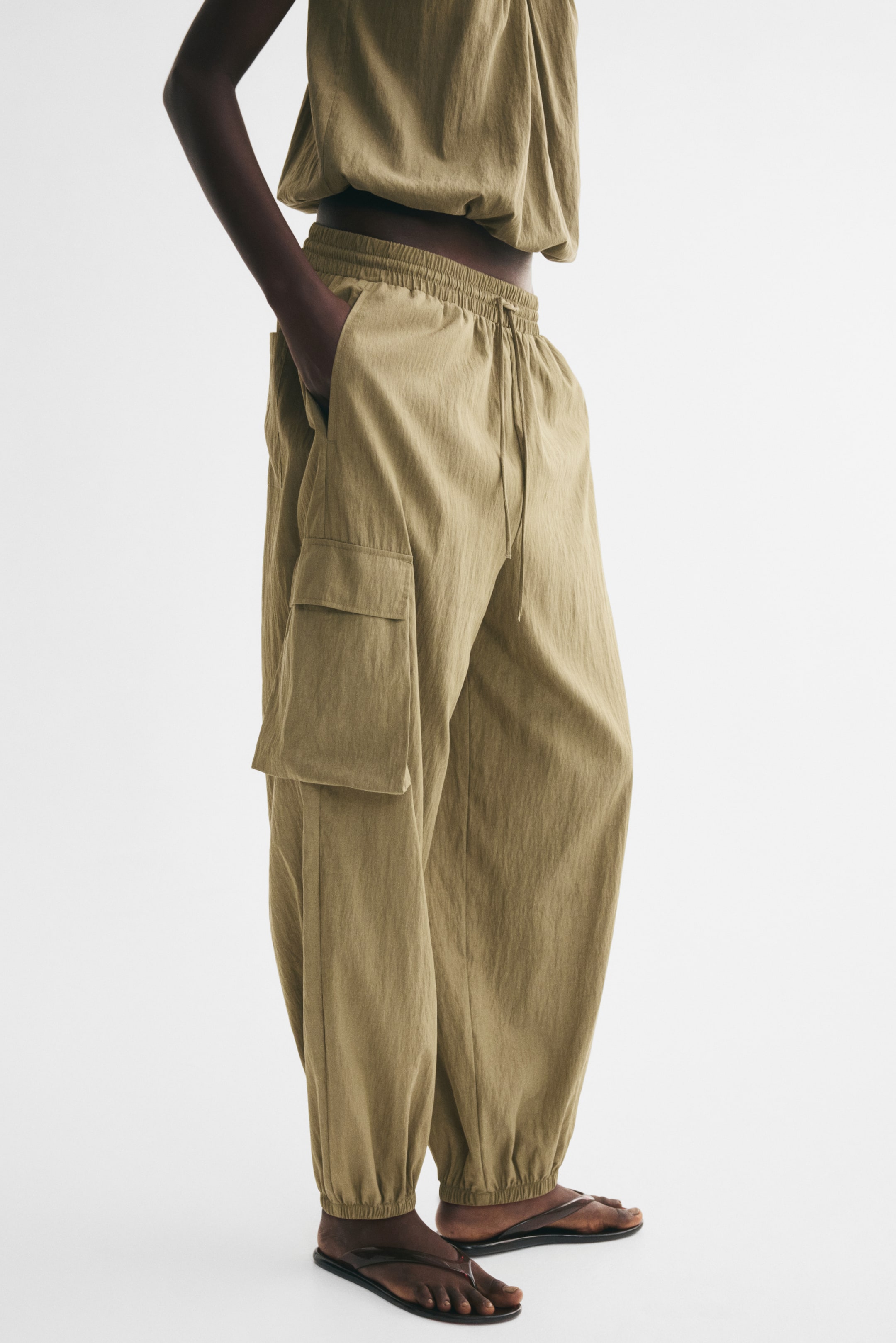Loose-Fit Barrel-Leg Pants