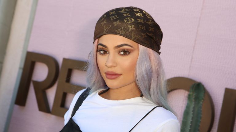 Face, Hair, Head, Eyebrow, Beauty, Lip, Forehead, Fashion, Headgear, Beanie,