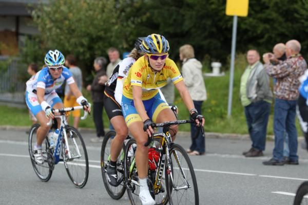 Emma Johansson (Hitec Products) in the leader's jersey