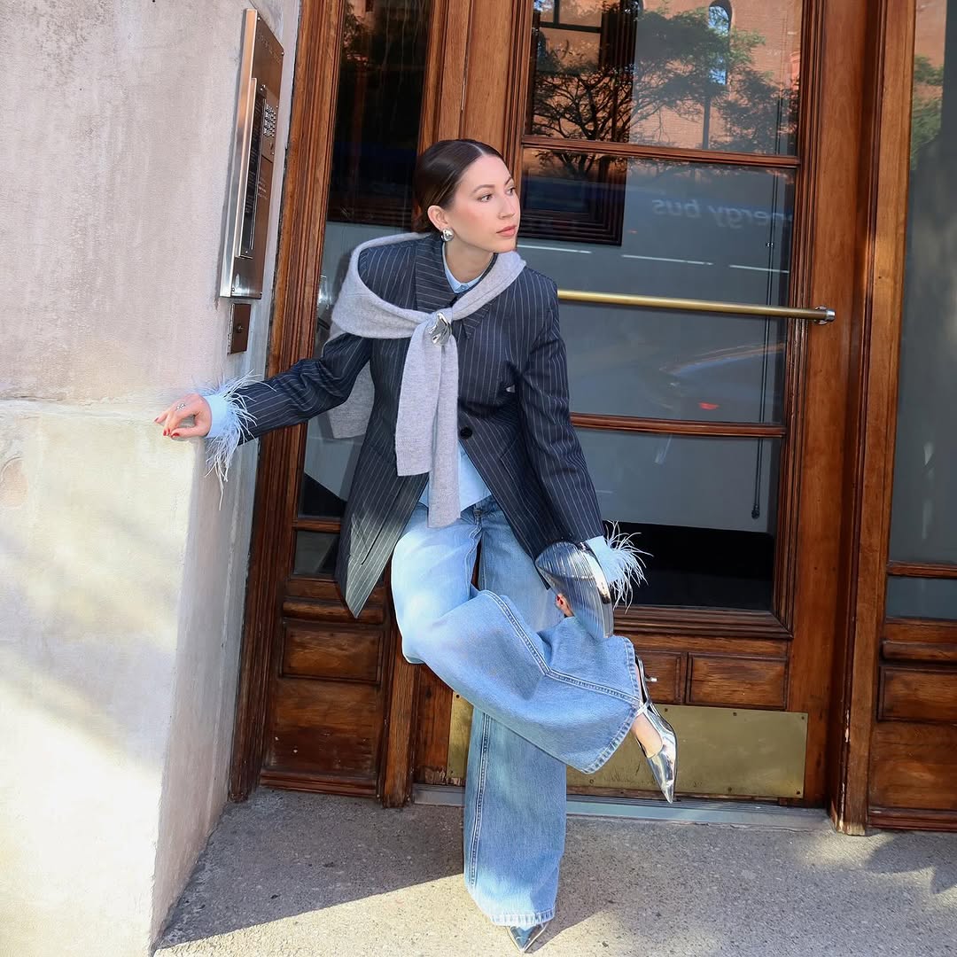 Woman wearing fall blazer with jeans outfit 2025.