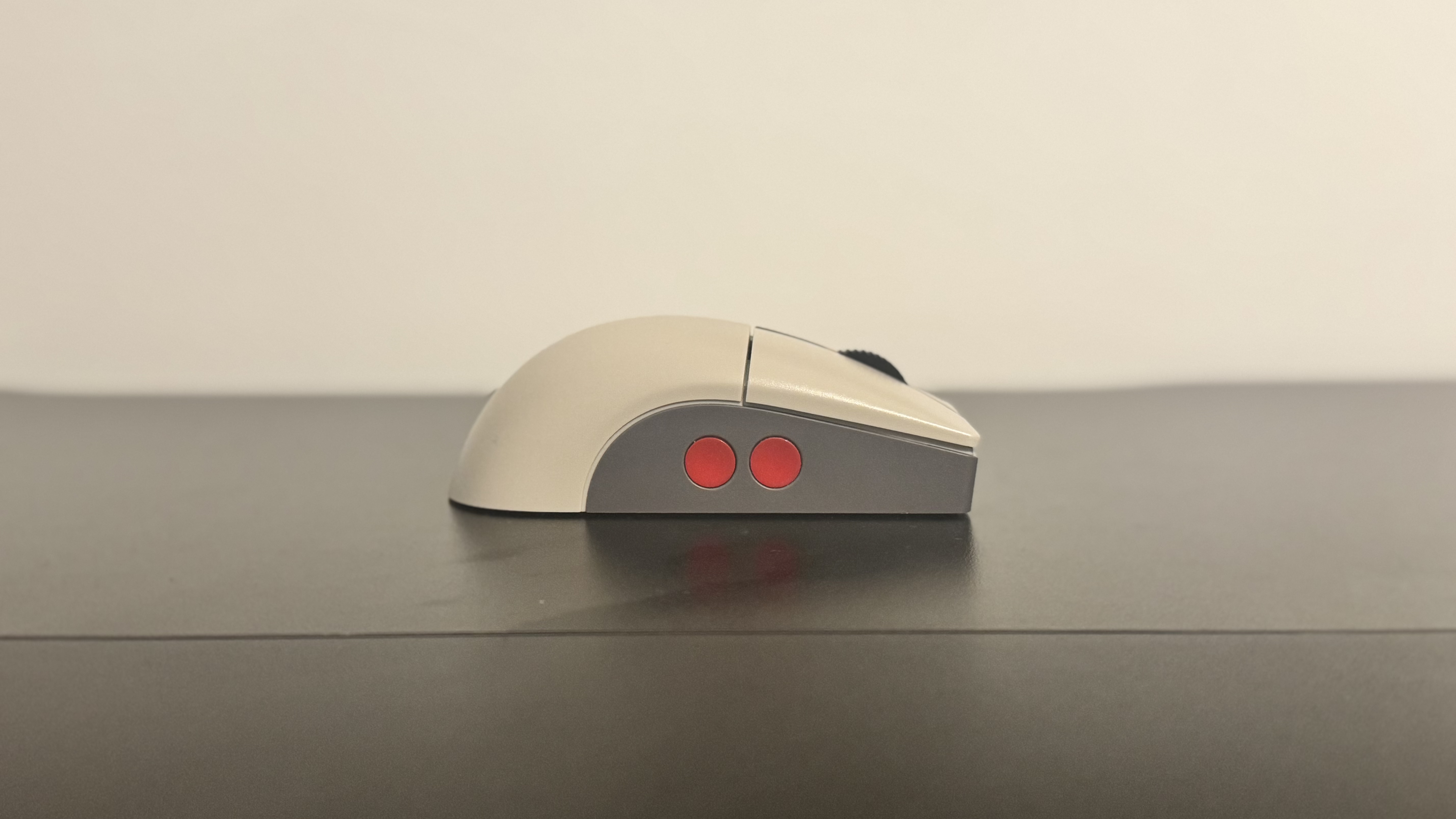 8BitDo Retro R8 gaming mouse