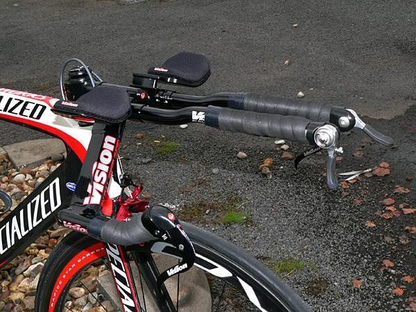 This is a far cry from the long stem and deep drop bars that we're accustomed to seeing on the front of Boonen's bikes..