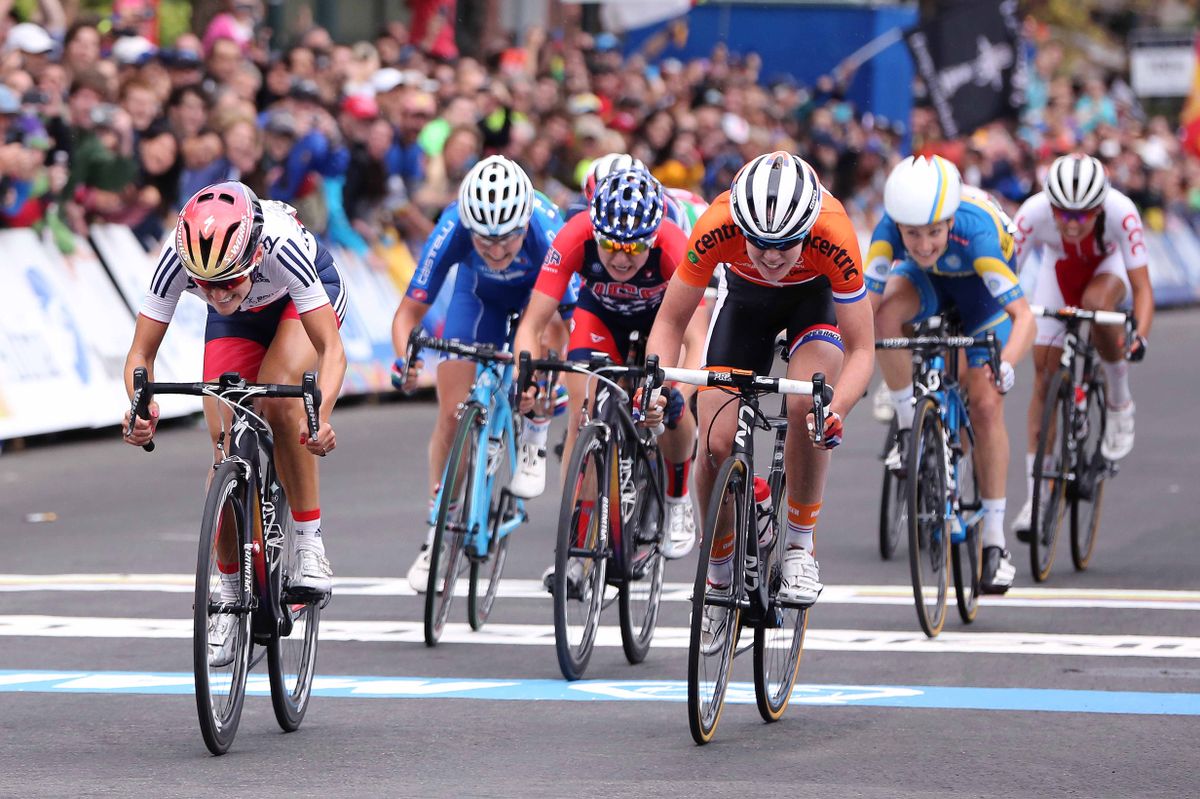 Elizabeth Armitstead (Great Britain) spiriting for the rainbow jersey