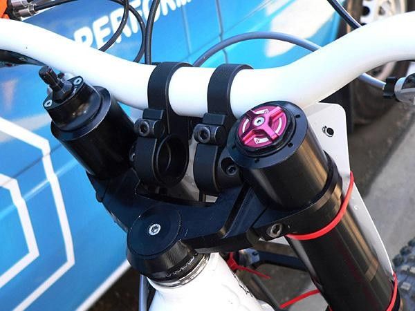 The Delta 8 uses a handy adjustable stem.
