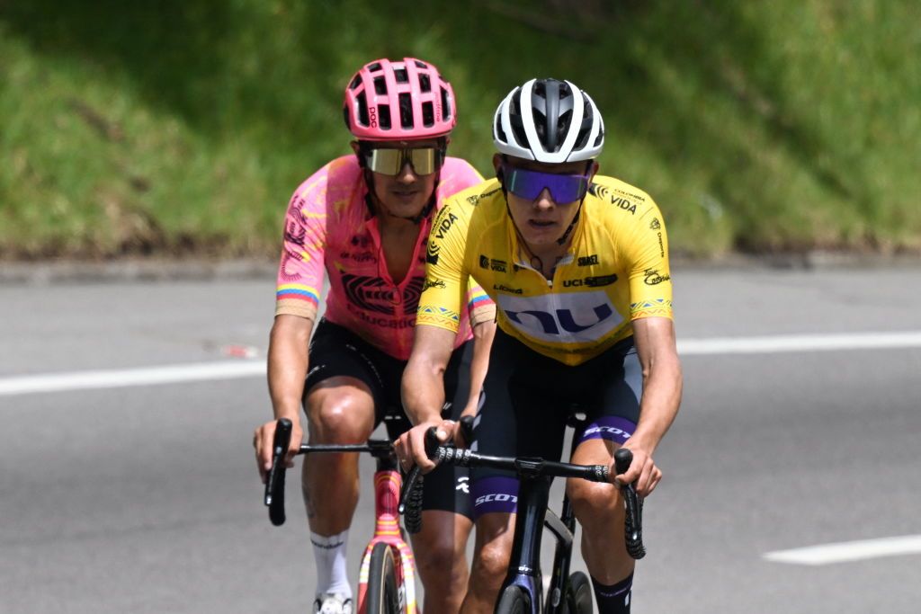 Race leader Rodrigo Contreras (Nu Colombia) and Richard Carapaz (EF Education-Easypost)