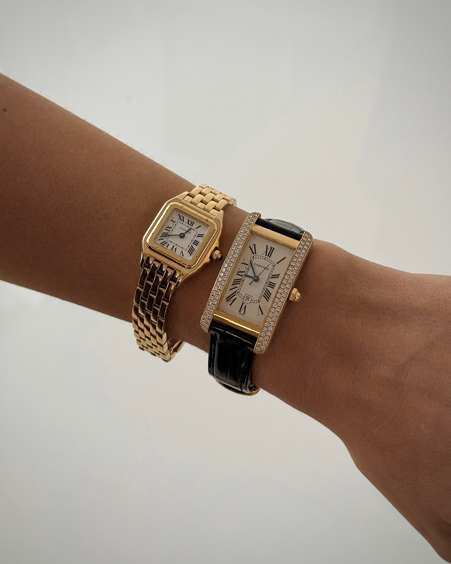 An image of @cassdimicco wearing the Cartier Panthère watch.