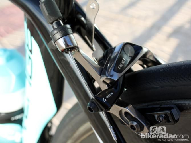 Stopping duties are handled by SRAM Red calipers and Zipp Tangente Platinum Pro carbon-specific pads made by SwissStop