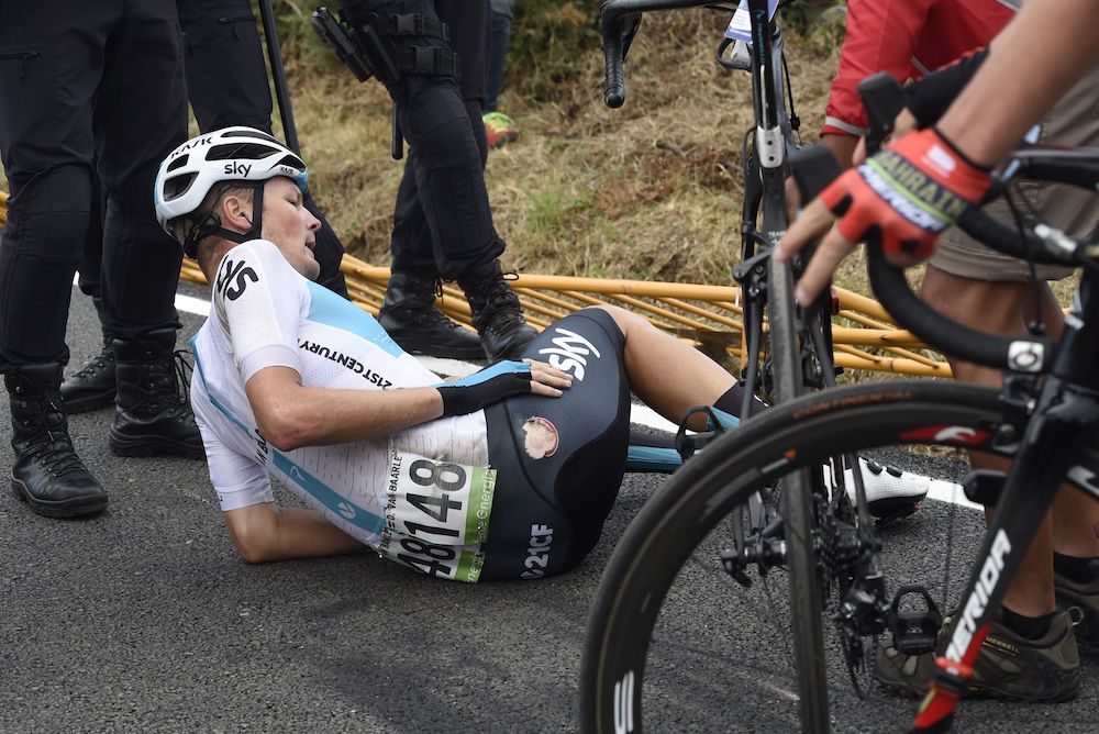 Riders come away without major injury after race official causes post-finish line pile-up at Vuelta