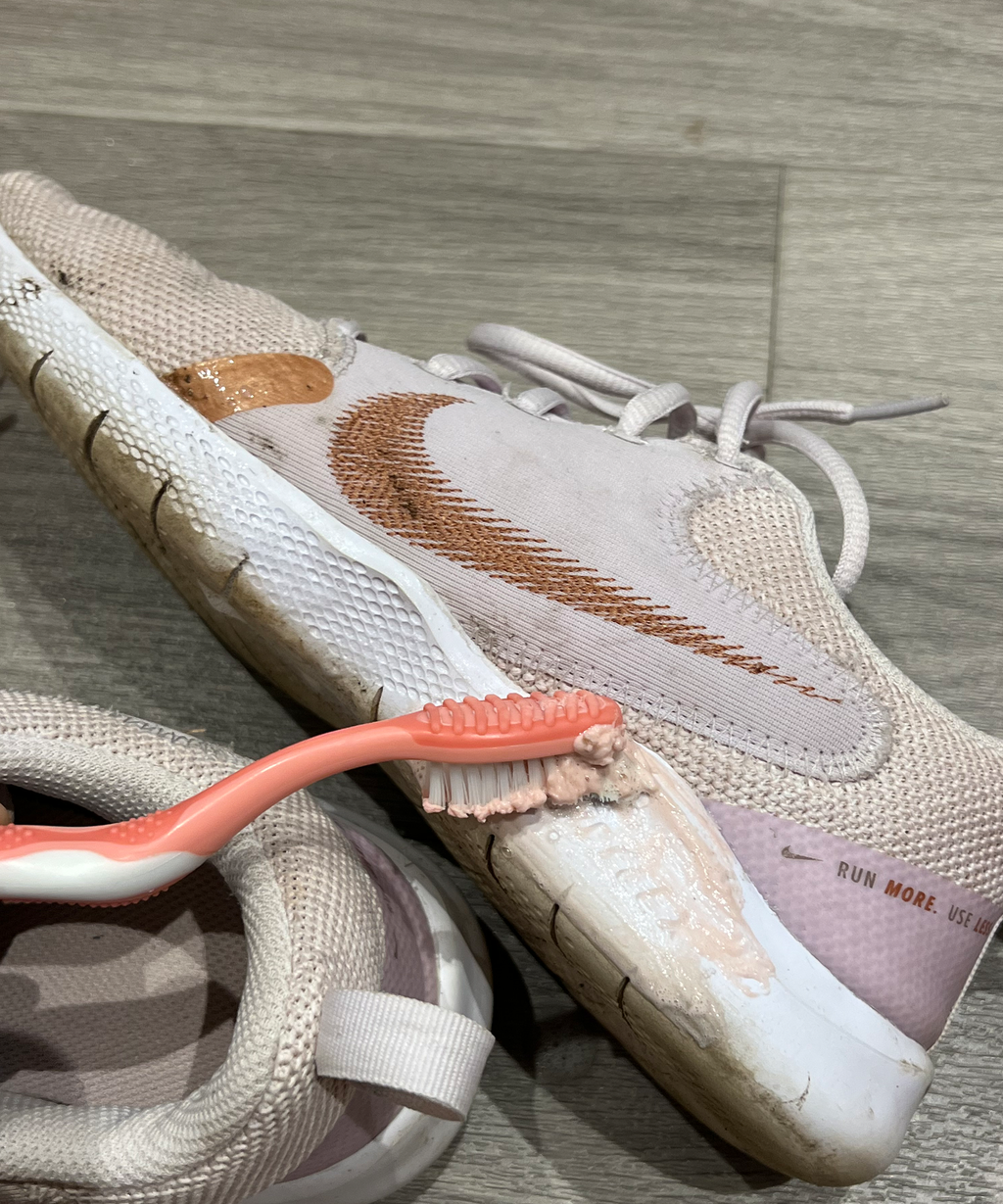 how to clean nike running shoes