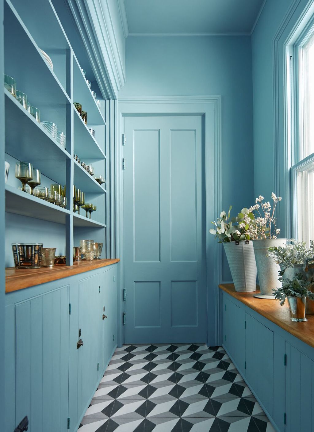 Should doors be painted the same color as walls?