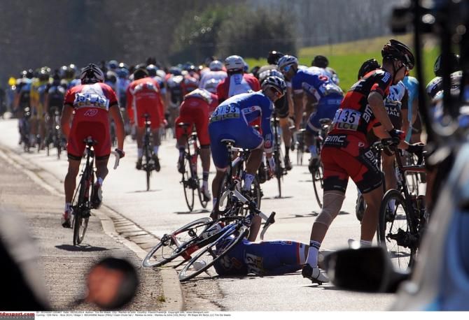 Nacer Bouhanni hits the ground