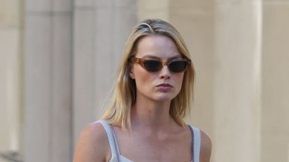 Margot Robbie steps out in Paris 17/08/2026