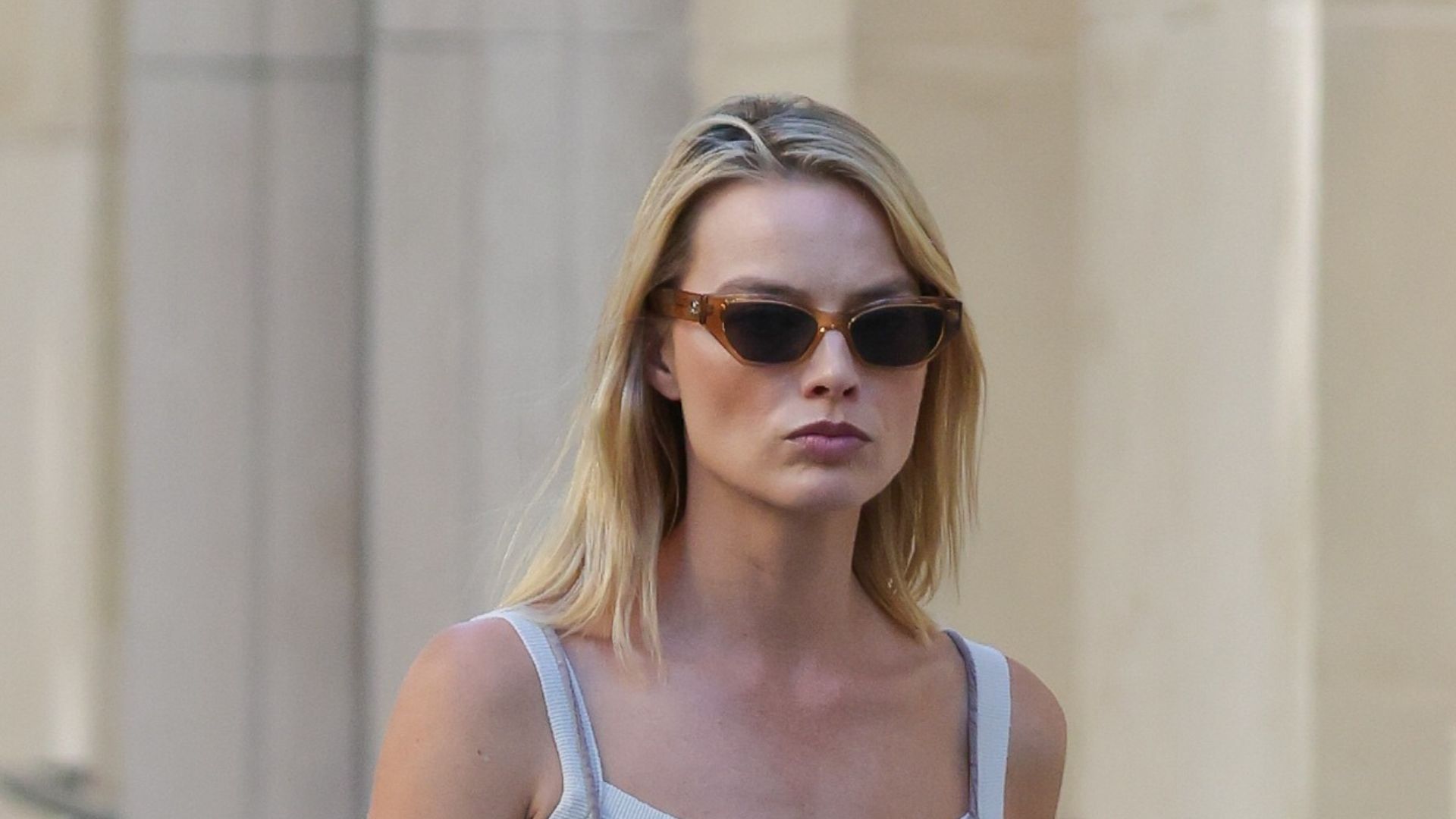 Margot Robbie steps out in Paris 17/08/2026