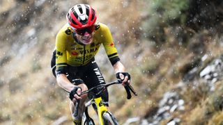 Jonas Vingegaard rides at the 2025 Vuelta a Espana ahead of his 2026 ride at the Giro d'Italia