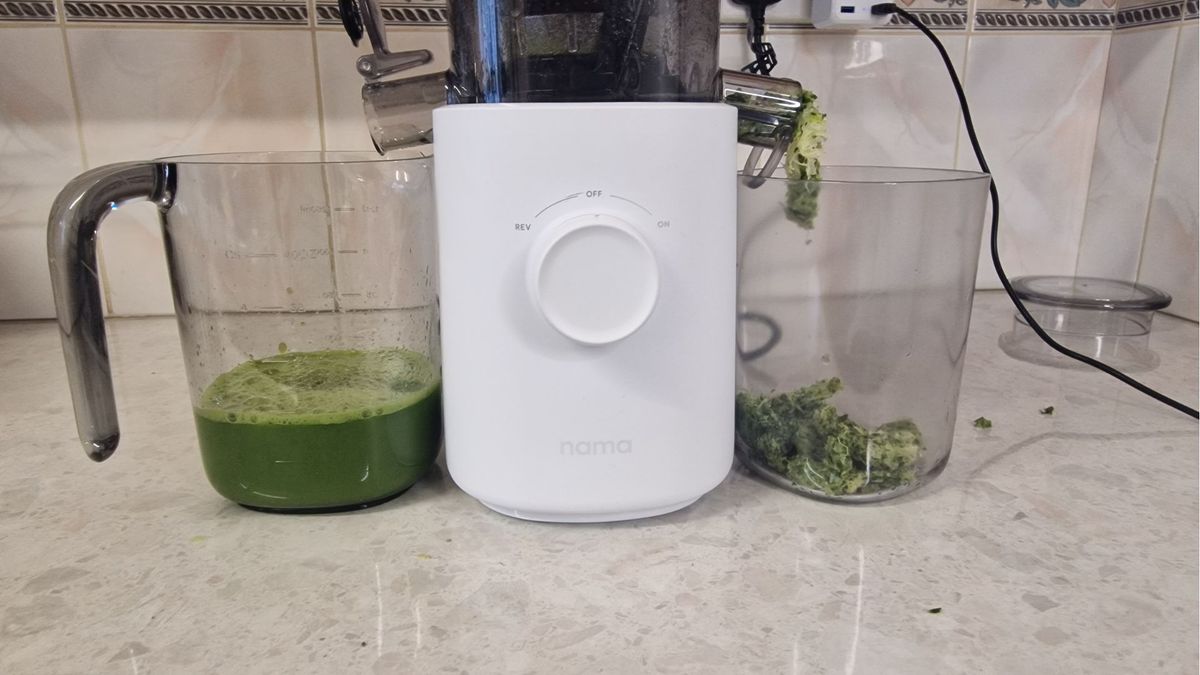 Green juice and discarded pulp from the Nama J3