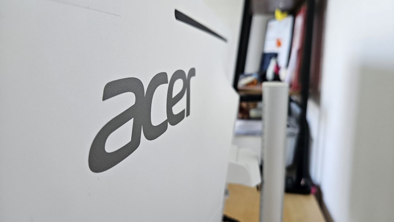 The Acer CE320QK X monitor on a desk