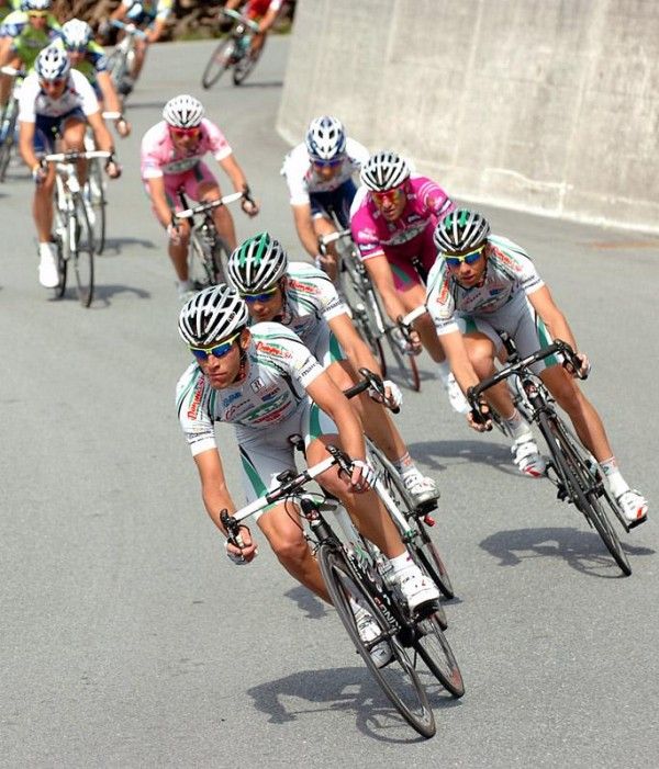 The LPR Brakes - Farnese Vini team on the descent of the Hochkrimml.