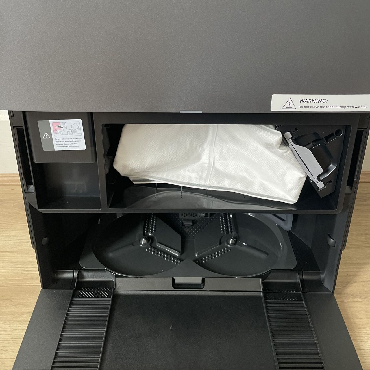 Roborock Saros 20 Robot Vacuum dust bag and drying dock