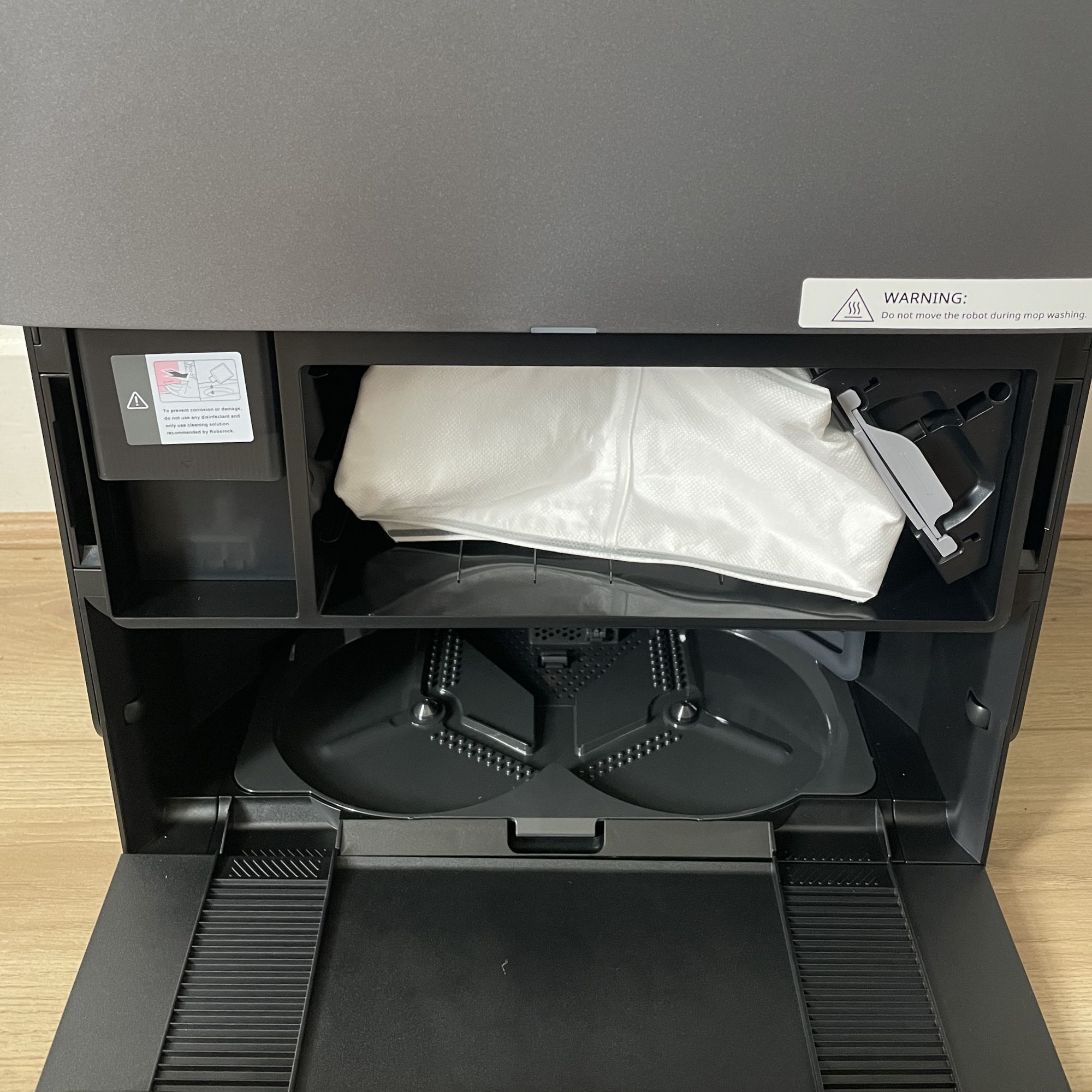 Roborock Saros 20 Robot Vacuum dust bag and drying dock