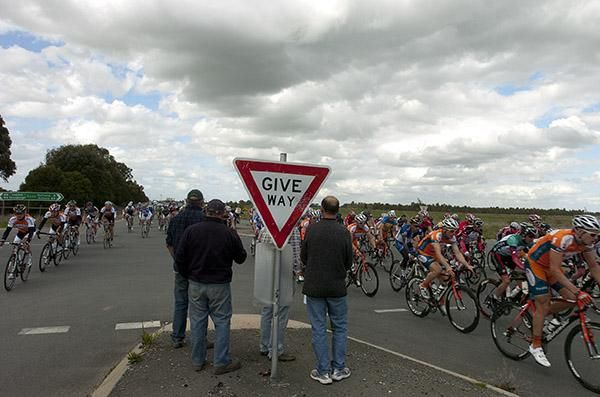 The peloton split at an intersection near Numurkah on stage four of the tour.