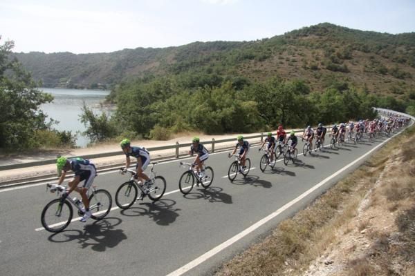 The Movistar controlled peloton