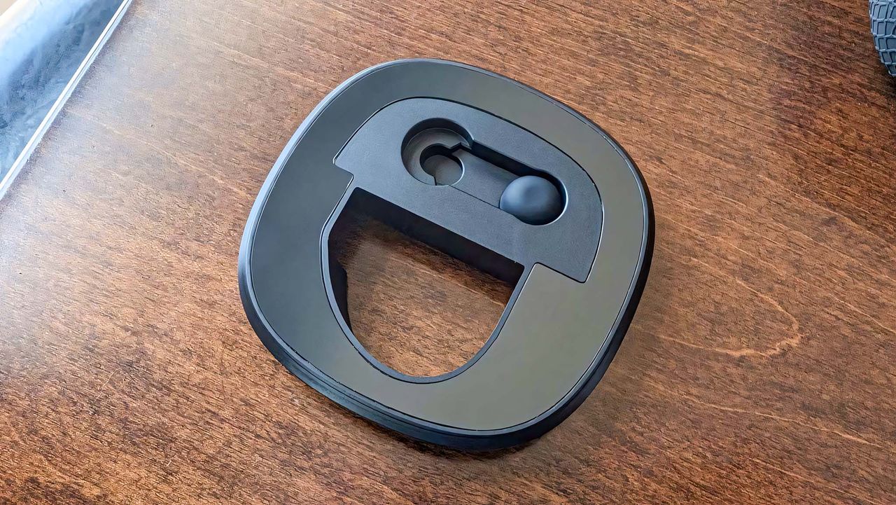 JSAUX Handle Strap Kit for Legion Go bottom of FPS stand.