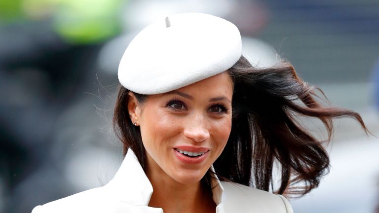 Hat, Beauty, Lip, Smile, Headgear, Fashion accessory, Sun hat, Photography, Happy, Cap,