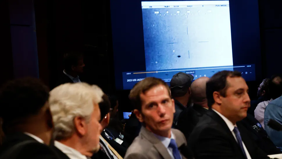 Конгрессийн сонсголд Пентагоны “UFO буюу Үл мэдэгдэх нисдэг биет”-ийн албыг шүүмжиллээ