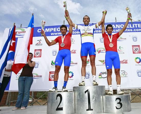 The elite men's podium: Carlos Oyarz&uacute;n (Chile - center) with Arnold Alcolea and Ra&uacute;l Grangel (Cuba) 2nd and 3rd.