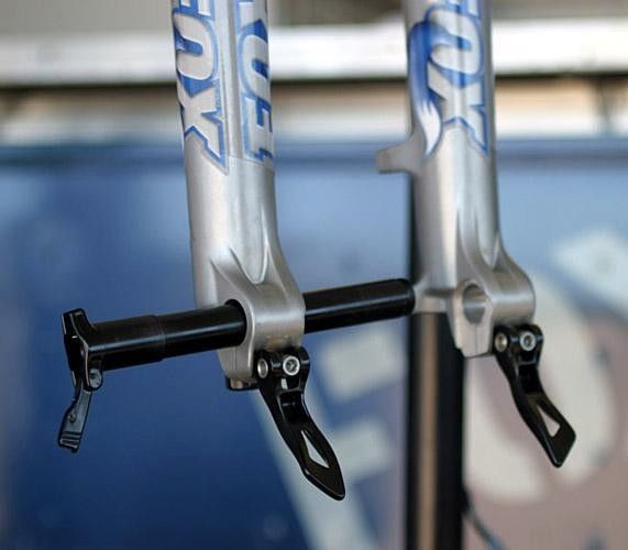 Simply flip the levers and unscrew the new hollow-forged axle&hellip; that's it!
