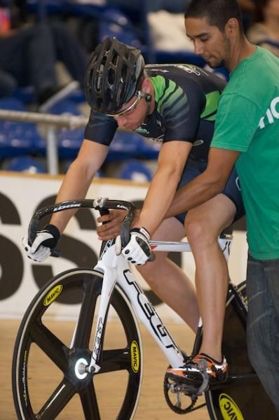Adam Duvendeck in the match sprint.