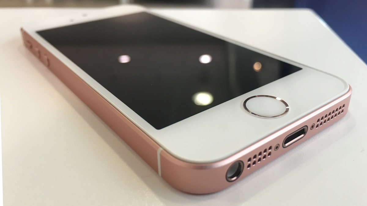 The very first iPhone SE is one of the best phones I've ever owned ...