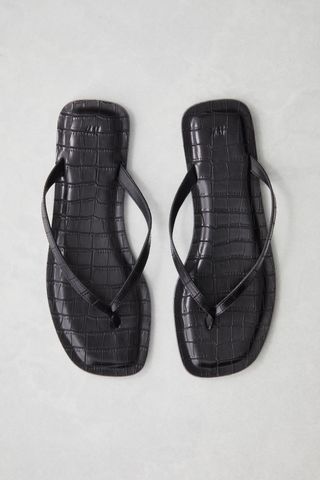 PHxAfSPLfeHJUeNqVSkc9N-320-80 تبيع H&M من بين هذه السراويل البالغة 30 دولارًا كل صيف مثل Clockwork