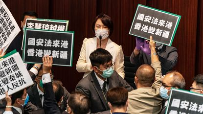 Pro-Beijing Starry Lee Wai-King faces protests from pro-democracy politicians © Anthony Kwan/Getty Images