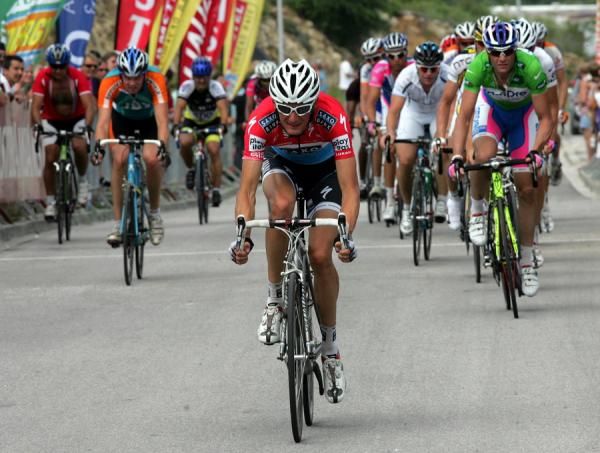 Frank Schleck pins his ears back and heads for home.
