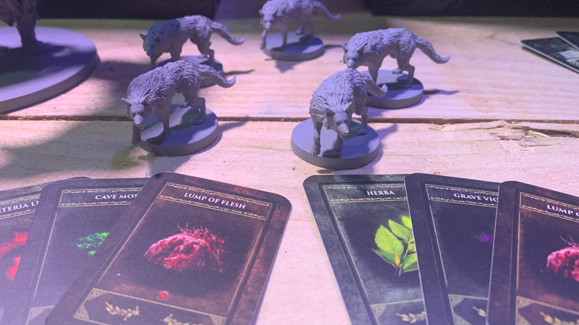 Elden Ring: The Board Game Miniaturen und Karten hautnah